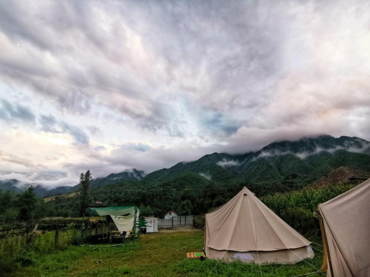 Luna Rock Glamping Brezoi - Blue Scai Ξενοδοχείο Εξωτερικό φωτογραφία